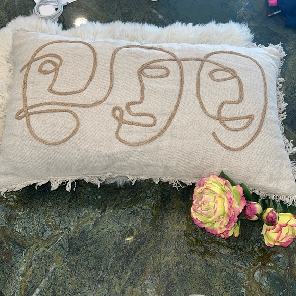 Target Lumbar Pillow🍒🍒 - Picture 3 of 11